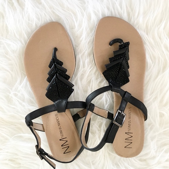 Neiman Markus T Strap Leather Thong Sandals - Picture 1 of 6